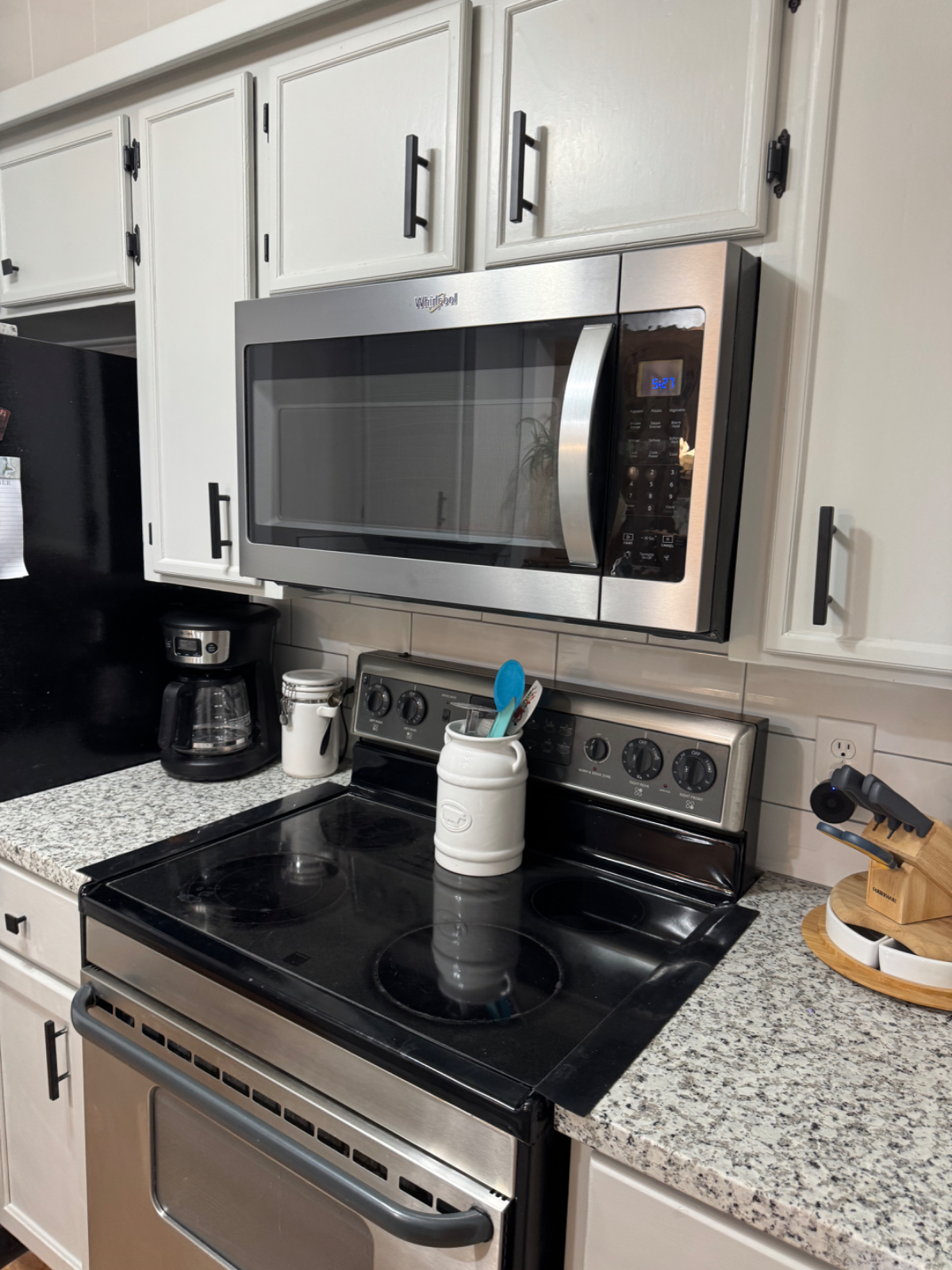 Beautiful Relaxing Secure Townhome close to hospitals - Photo 2