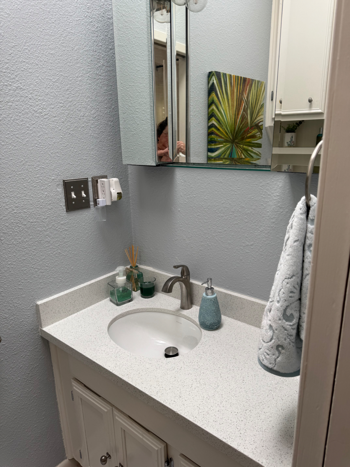 Beautiful Relaxing Secure Townhome close to hospitals - Photo 5