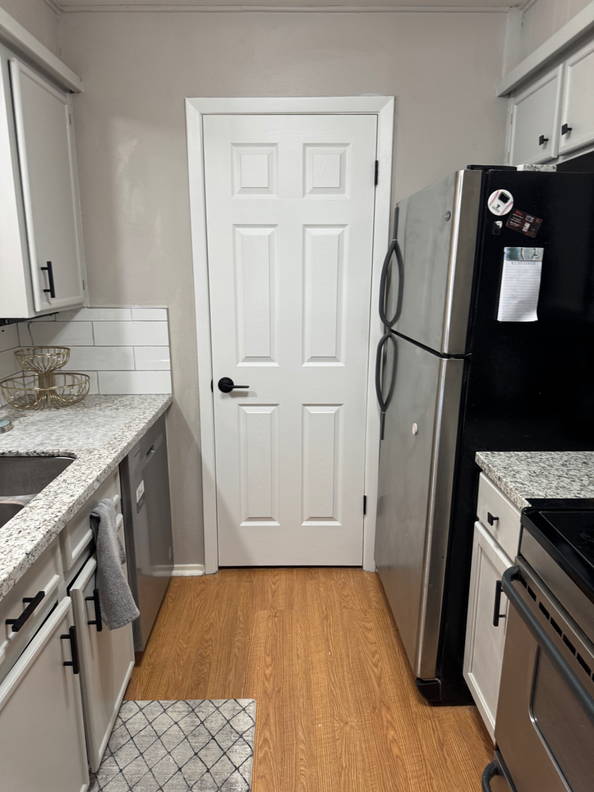 Beautiful Relaxing Secure Townhome close to hospitals - Photo 6