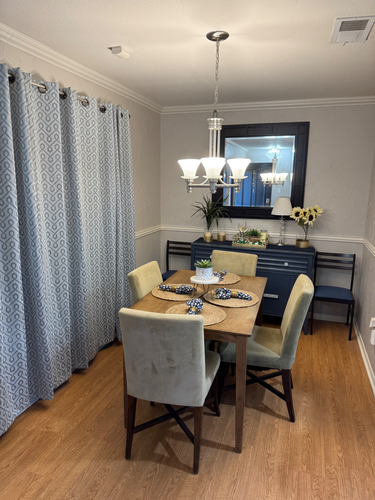 Beautiful Relaxing Secure Townhome close to hospitals - Photo 8