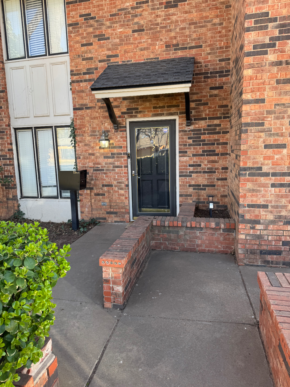 Beautiful Relaxing Secure Townhome close to hospitals - Photo 9