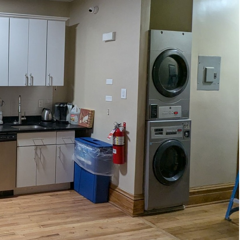 5 bedroom with 2 bathroom available, shared kitchen and living area - Photo 7