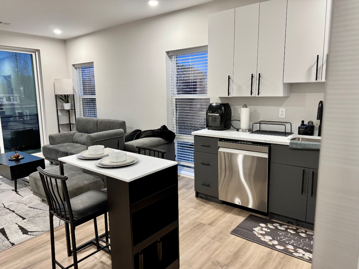 Modern DC 2BR 2BA Gem /15min Downtown / Fully staffed kitchen - Photo 12
