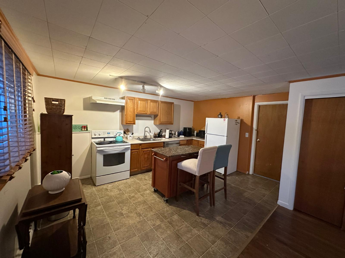 Peaceful 1-Bedroom Retreat Perfect for Traveling Nurses & Business Pros Settle into comfort and con - Photo 3