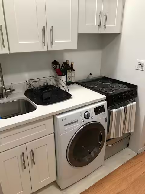 Brick Walled, Spacious Studio w/ in-unit washer/dryer - Photo 2