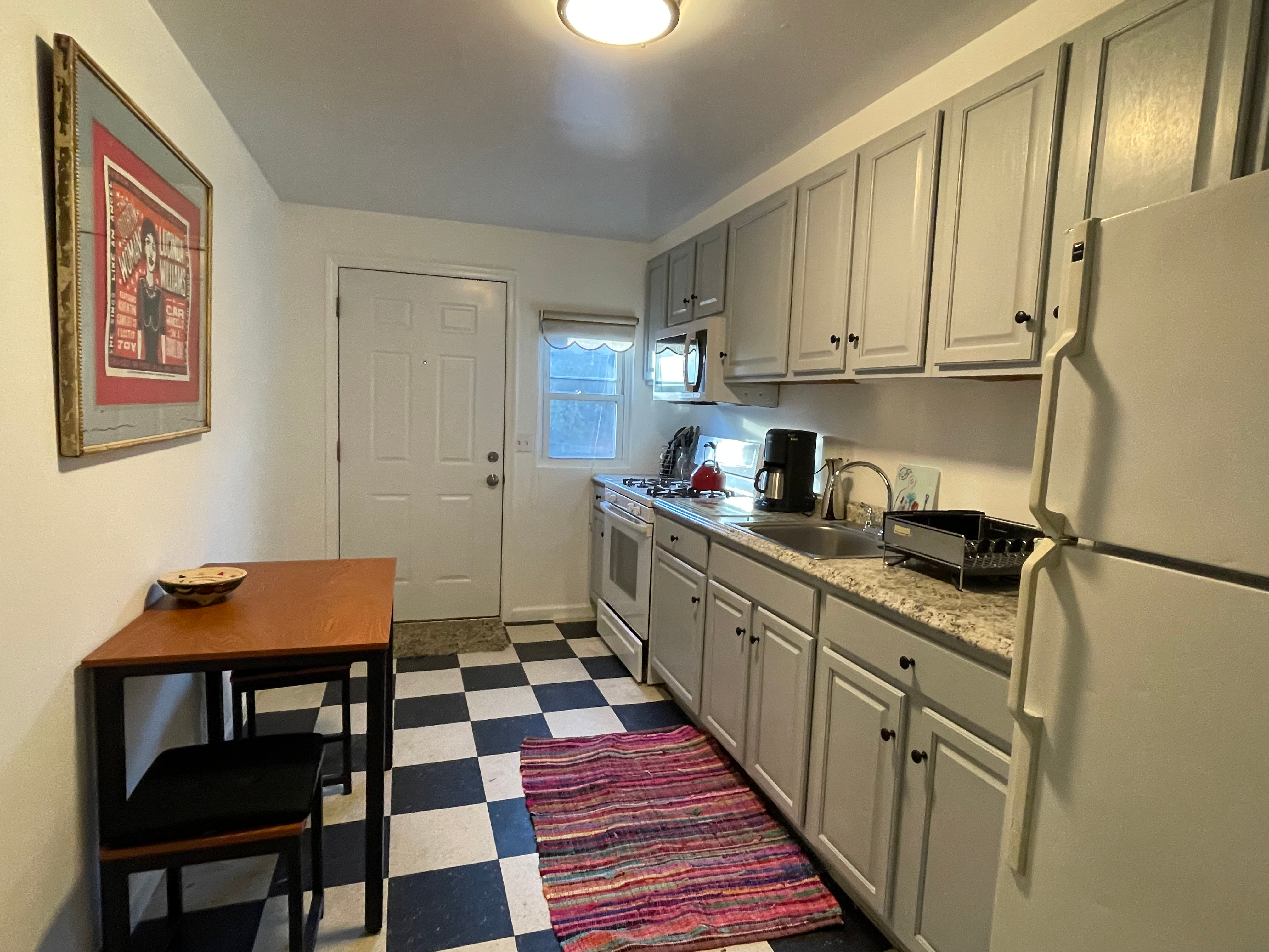 Cozy & Convenient 1BR apt with private entrance in NW DC - Photo 7