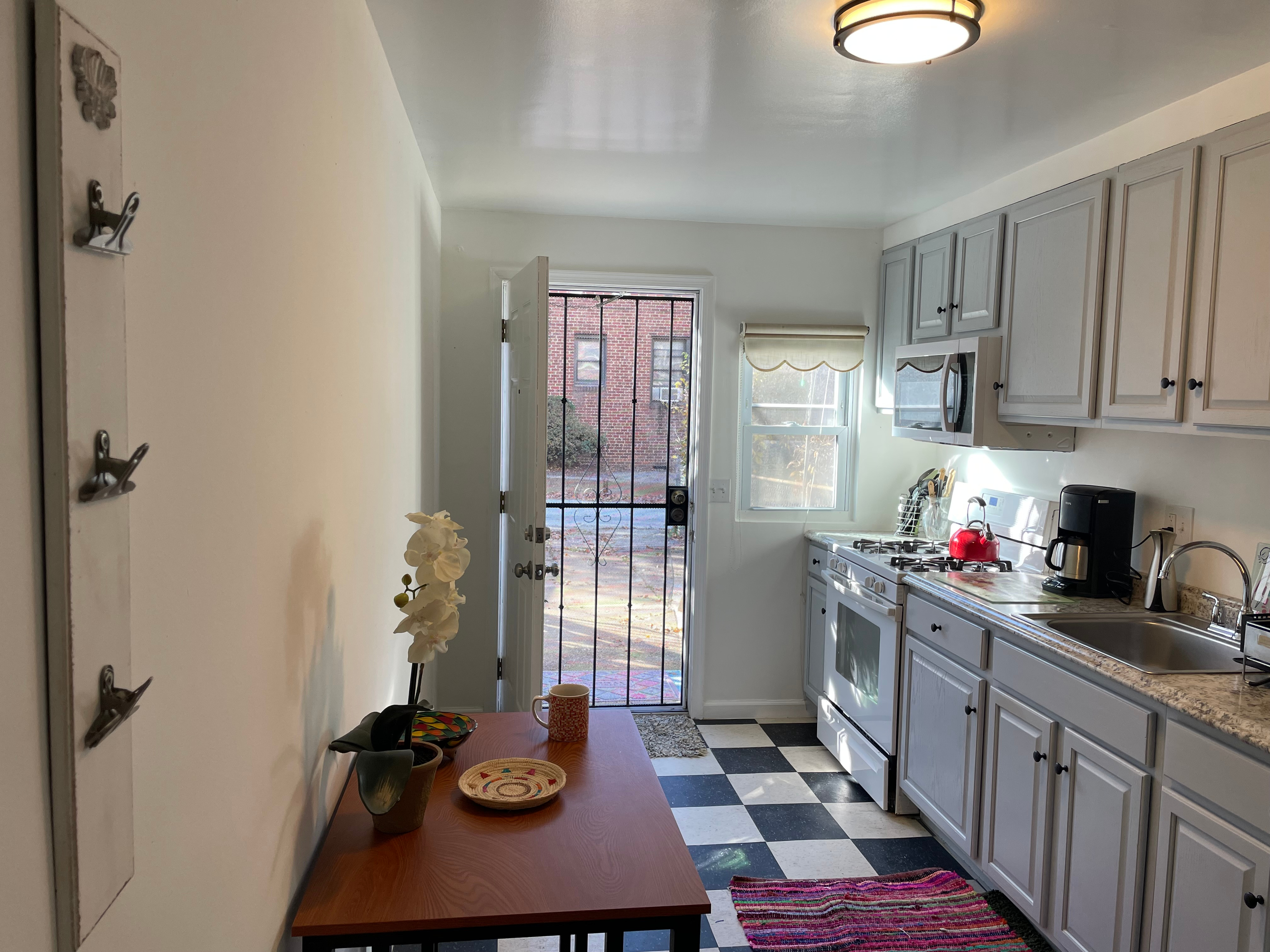 Cozy & Convenient 1BR apt with private entrance in NW DC - Photo 6