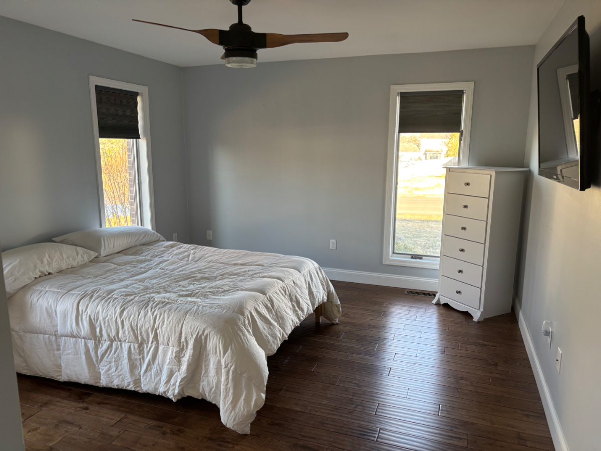 1 bedroom available including private full bath. - Photo 2