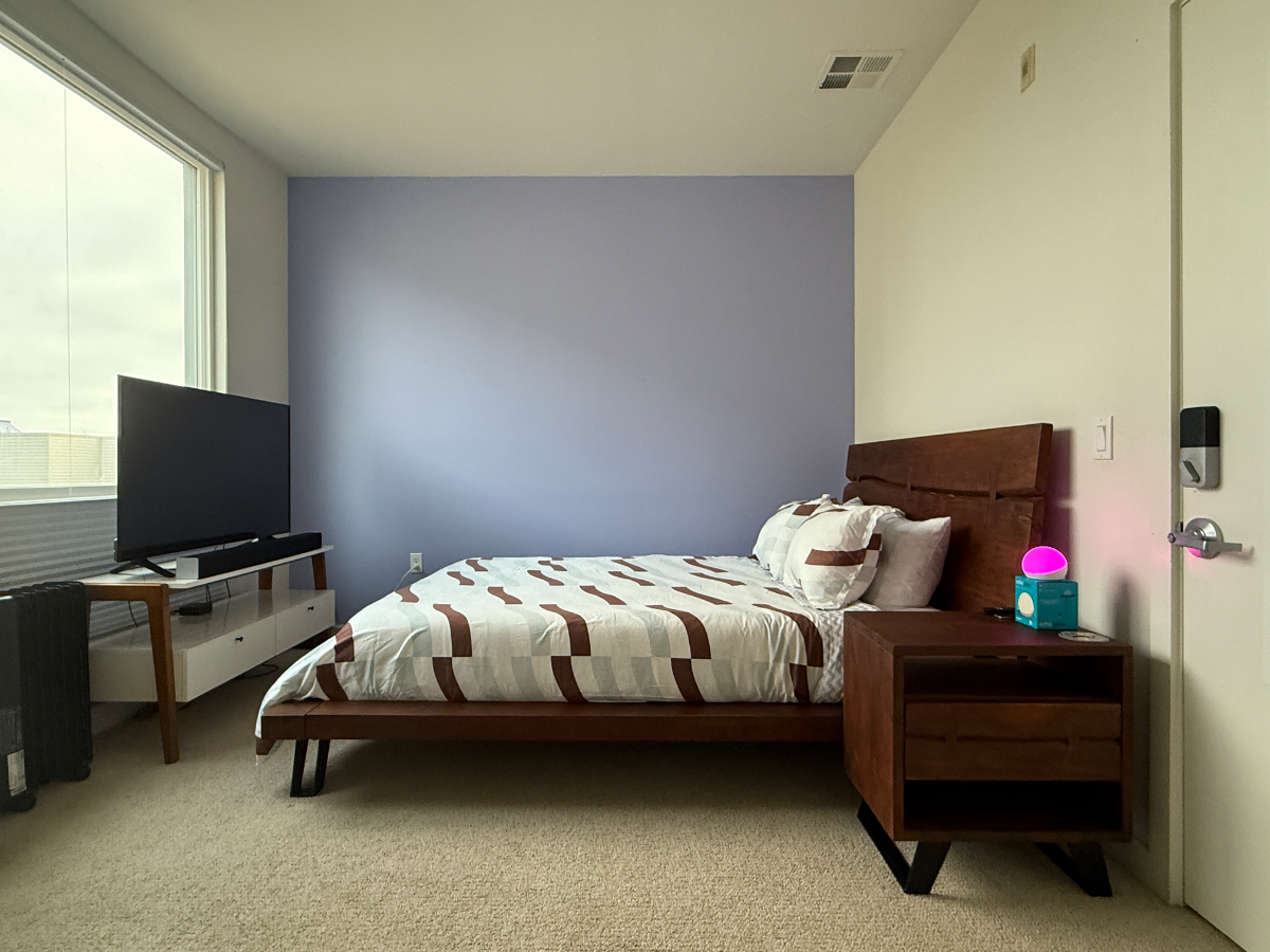 Modern Master Bedroom w/ Ensuite in Bayview House - Photo 1