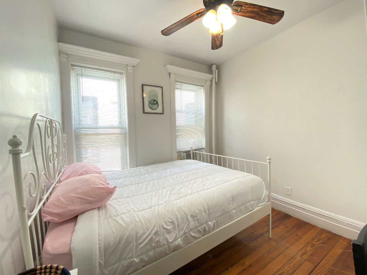 Upper West 3bed/1bath w/ NEW Kitchen, Bath, W/D - Photo 1