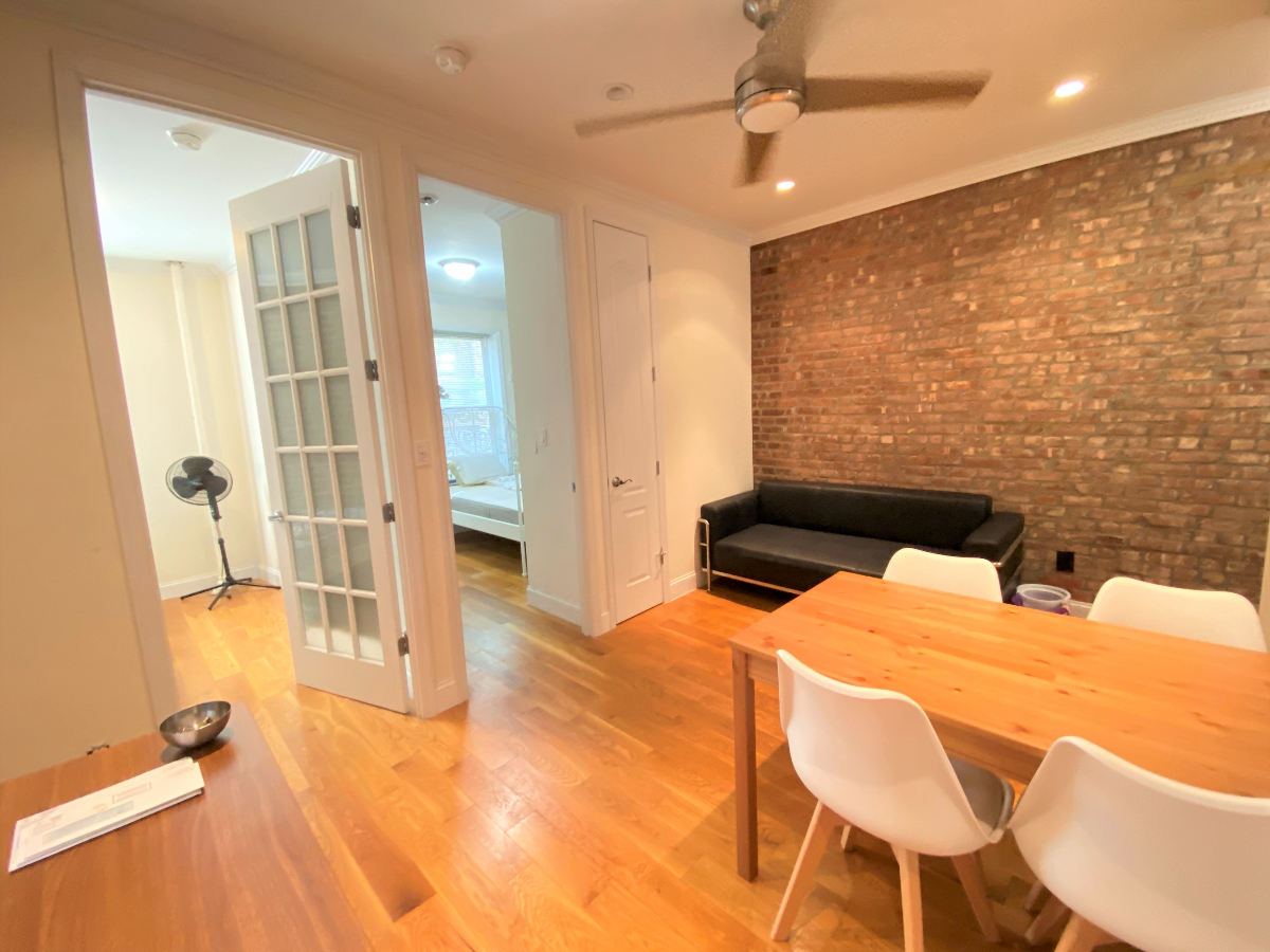 Upper West 3bed/1bath  w/ NEW Kitchen, Bath, W/D - Photo 2