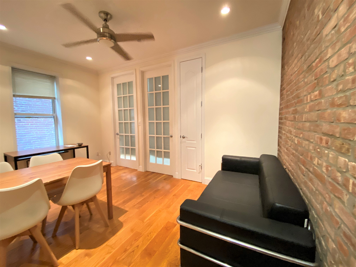 Upper West 3bed/1bath  w/ NEW Kitchen, Bath, W/D - Photo 3