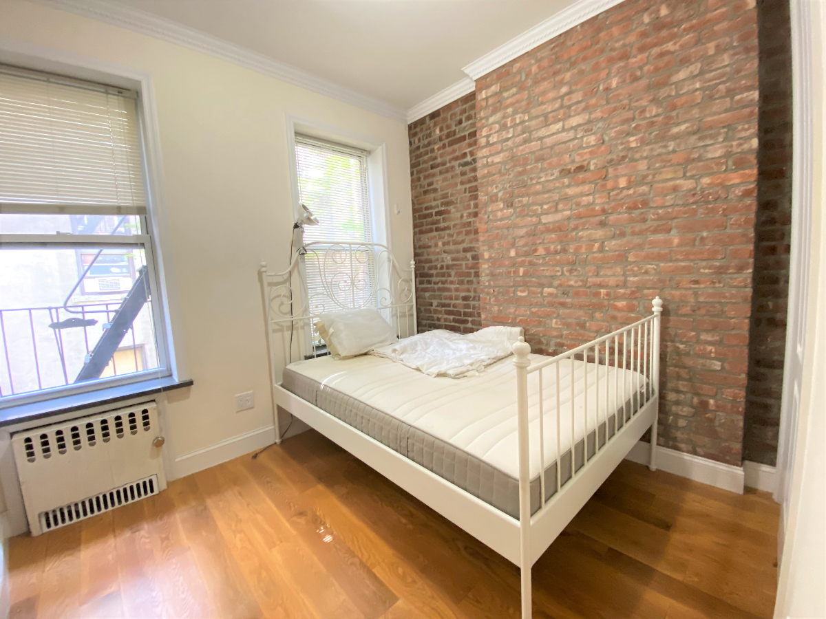 Upper West 3bed/1bath  w/ NEW Kitchen, Bath, W/D - Photo 5