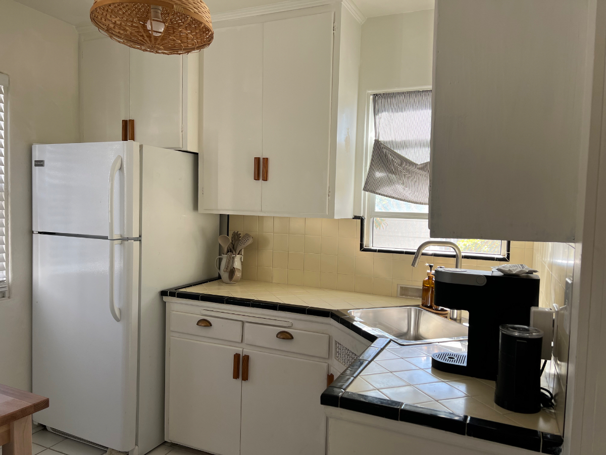 Sunny and Peaceful Designer Pacific Beach Cottage - Photo 4