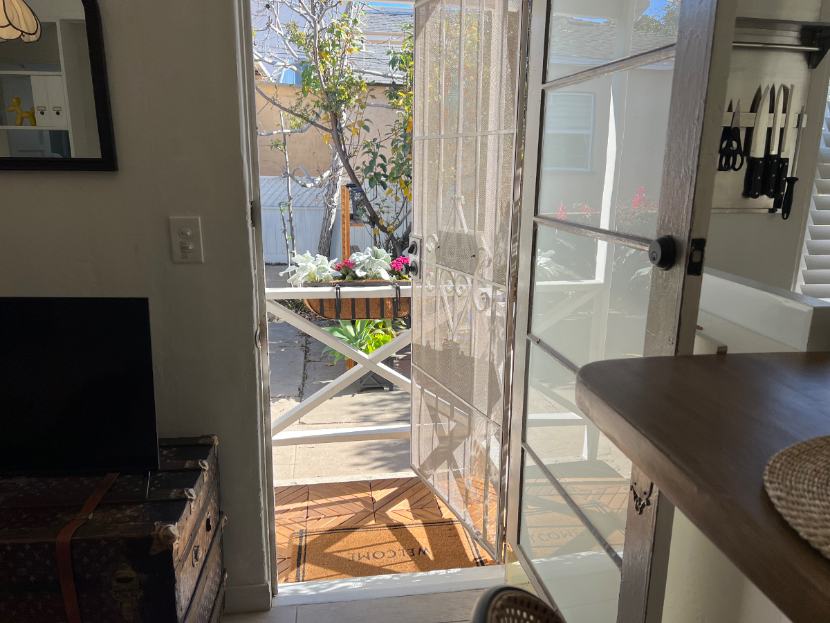 Sunny and Peaceful Designer Pacific Beach Cottage - Photo 6
