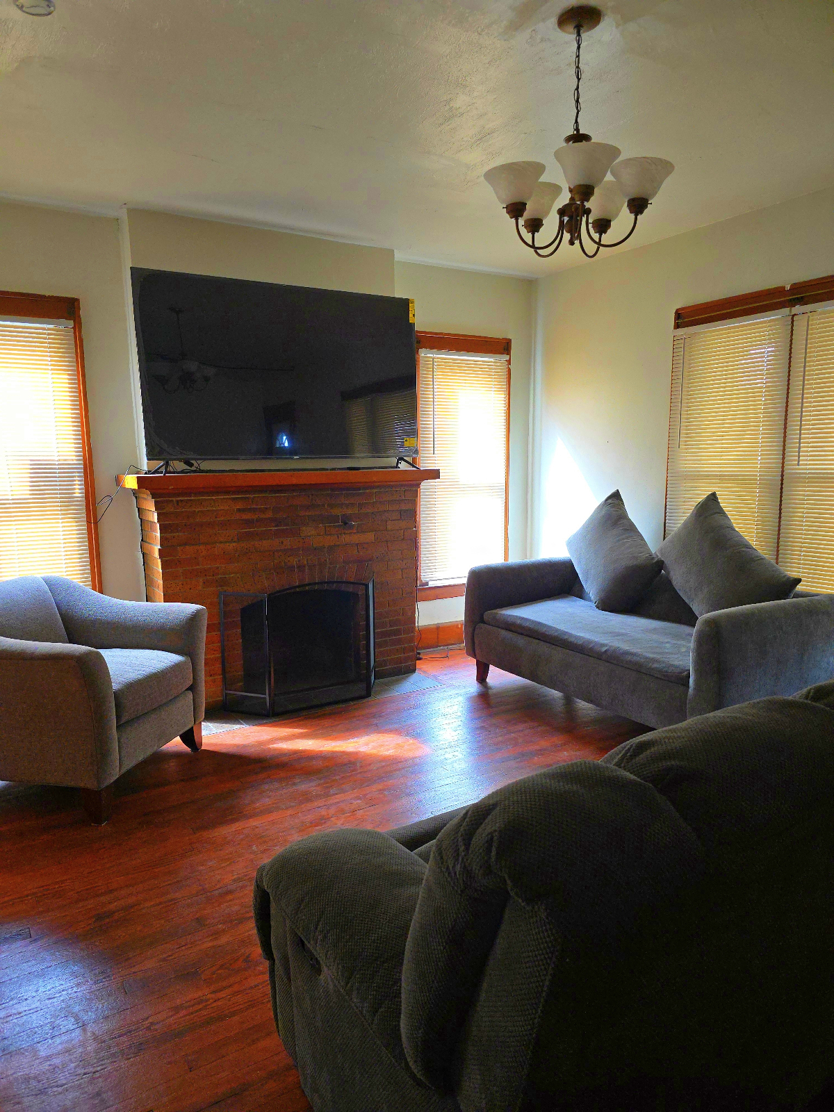 Entire 2 Bedroom Home in Syracuse - Photo 2