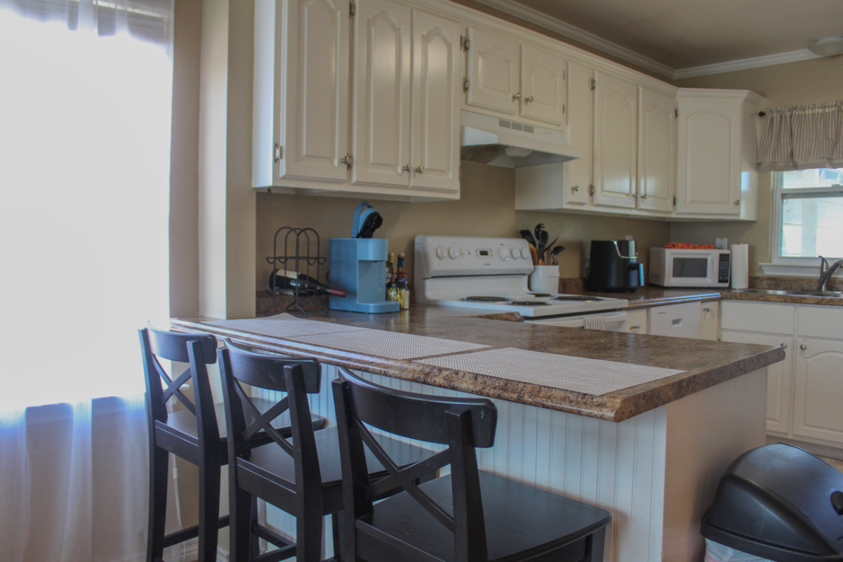 ALL BILLS PAID - Pet Friendly - Fully Furnished Cottage 5 Mins To Hospital - Photo 5