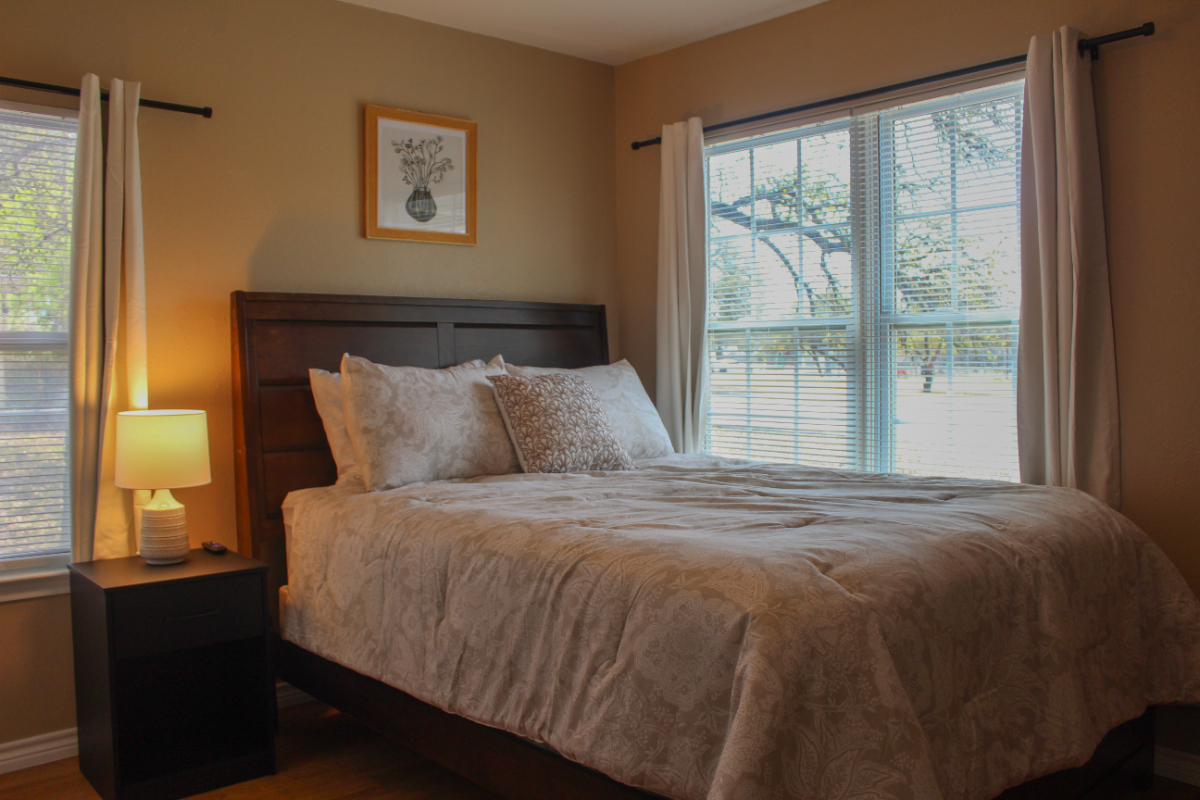 ALL BILLS PAID - Pet Friendly - Fully Furnished Cottage 5 Mins To Hospital - Photo 12