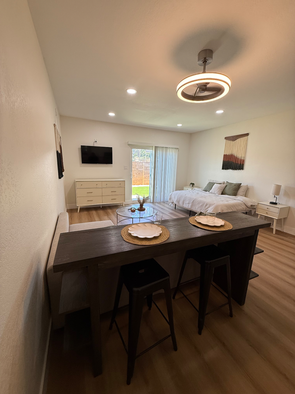 New Modern Studio - Photo 1