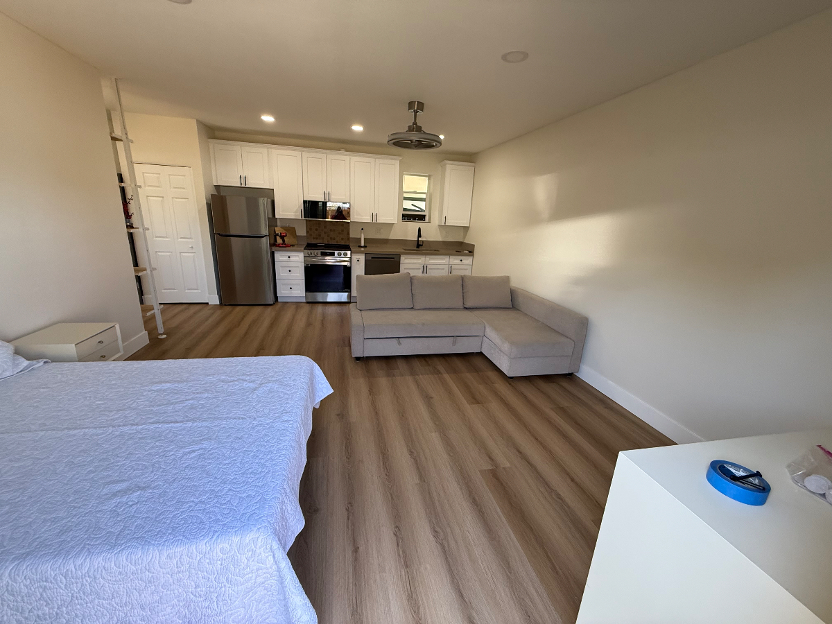 New Modern Studio - Photo 6