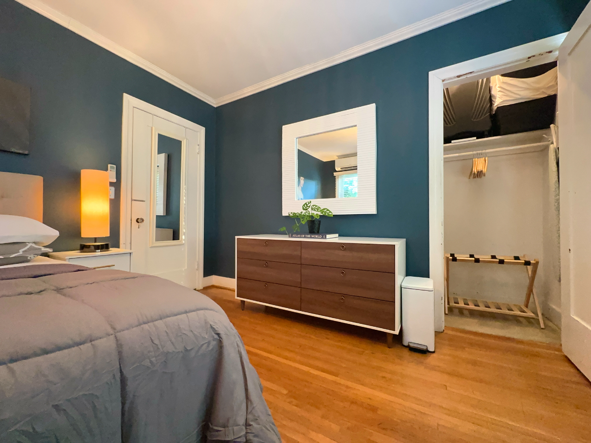 Private Room, Bathroom in Walkable Fairfax District - Photo 2