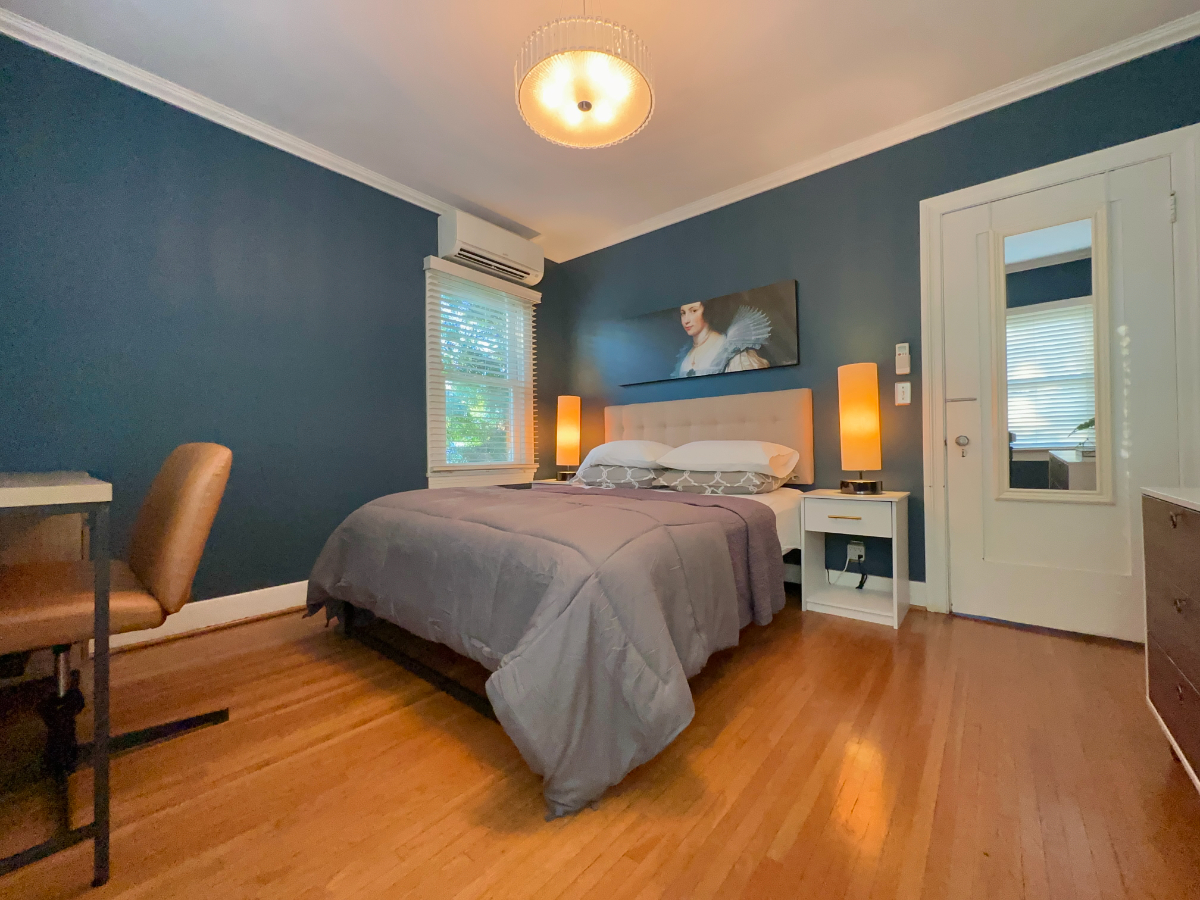 Private Room, Bathroom in Walkable Fairfax District - Photo 1