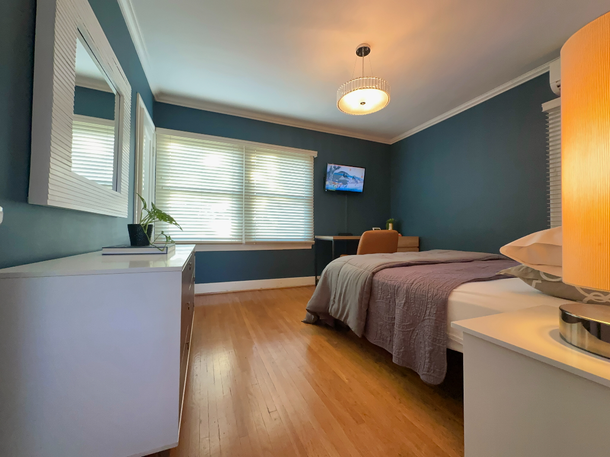 Private Room, Bathroom in Walkable Fairfax District - Photo 3