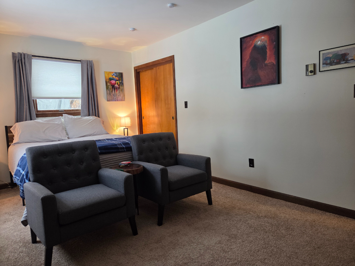 Single Room w/ Lake Views - Photo 2