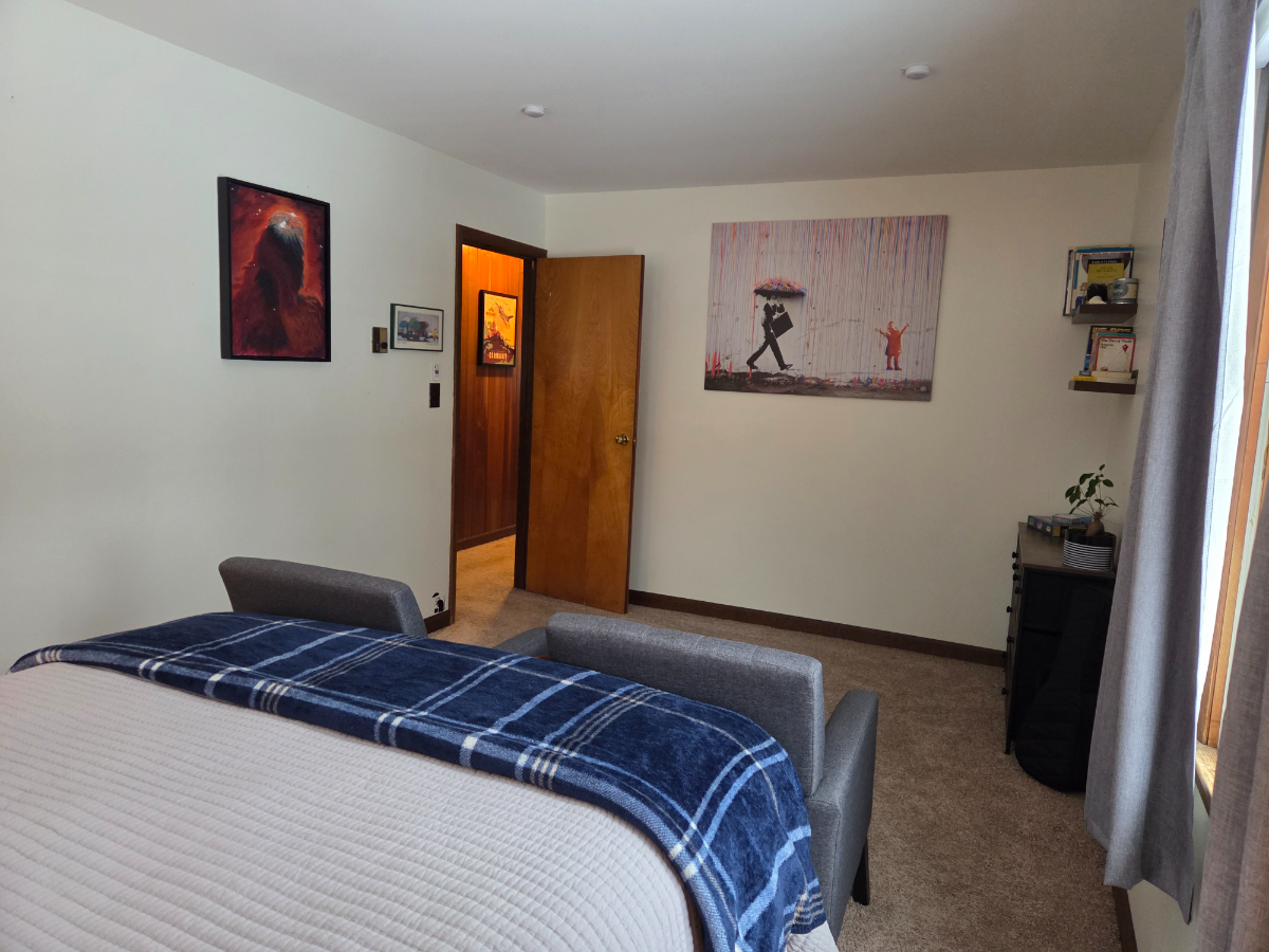 Single Room w/ Lake Views - Photo 3
