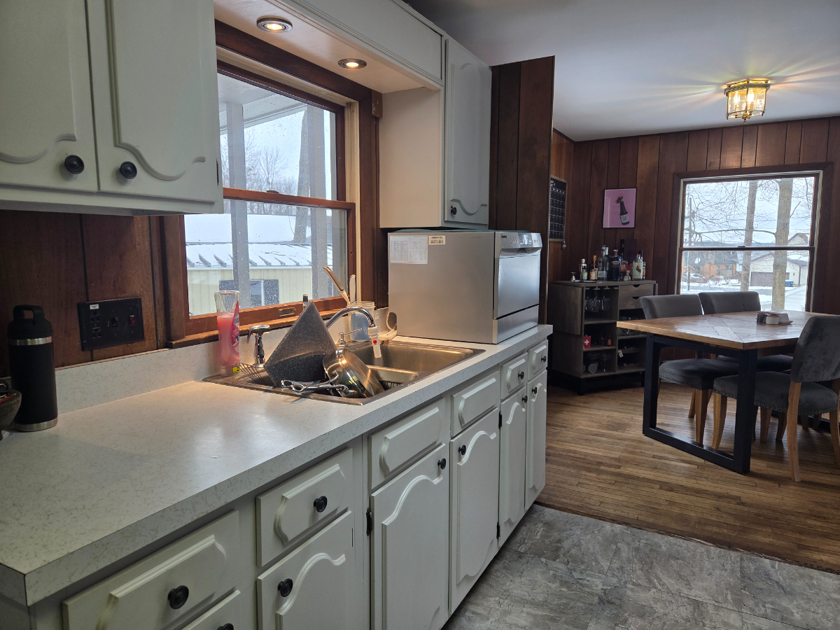 Single Room w/ Lake Views - Photo 4