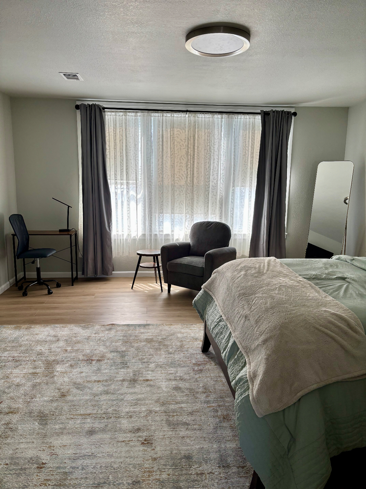 Bright Furnished Room in Quiet SF Home (Video Tour) Room 1 - Photo 1