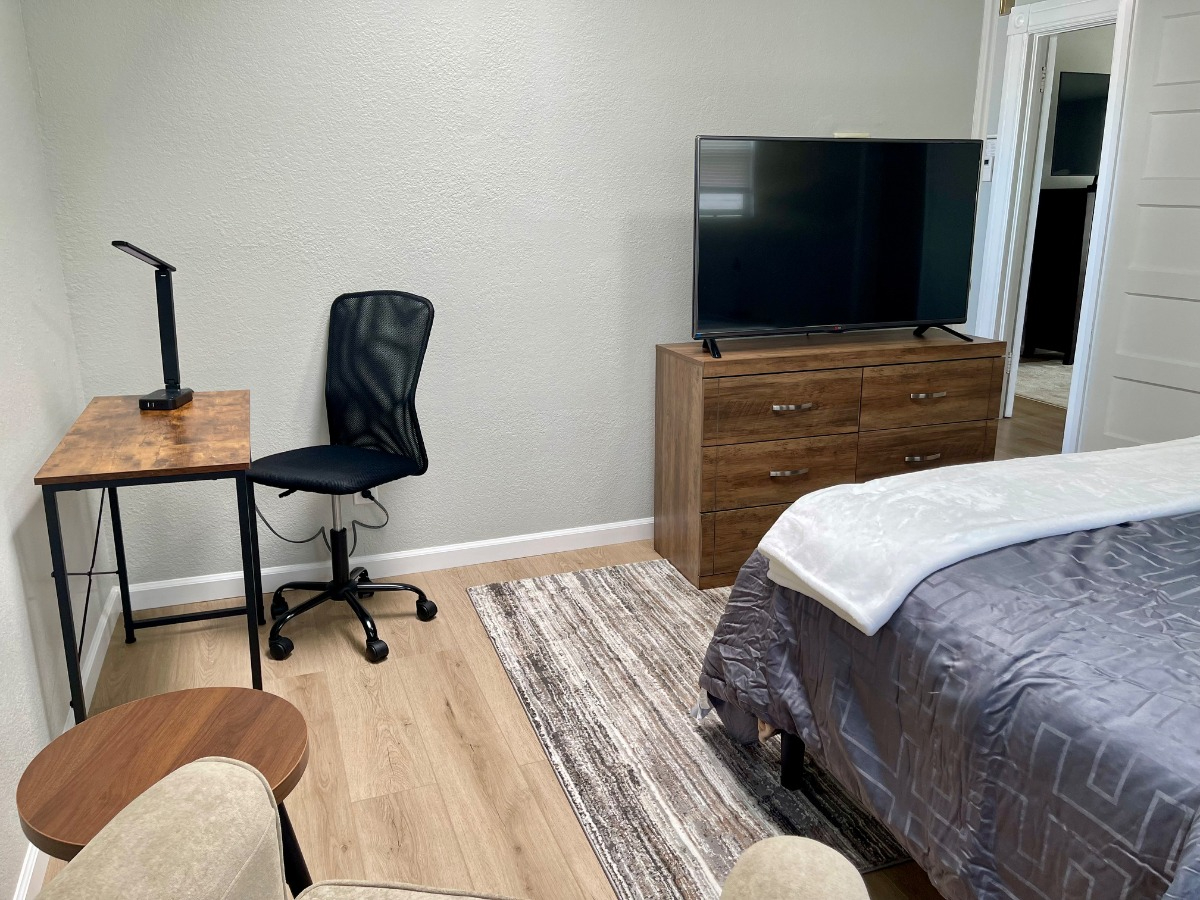 Bright Furnished Room in Quiet SF Home (Video Tour) Room 1 - Photo 3
