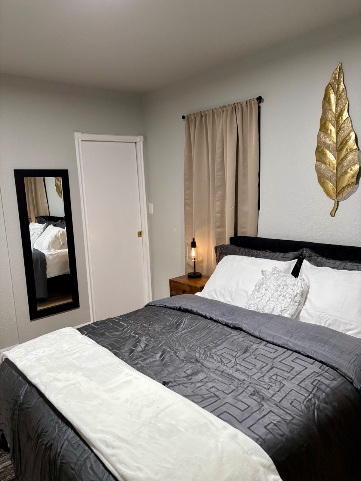 Bright Furnished Room in Quiet SF Home (Video Tour) Room 1 - Photo 2