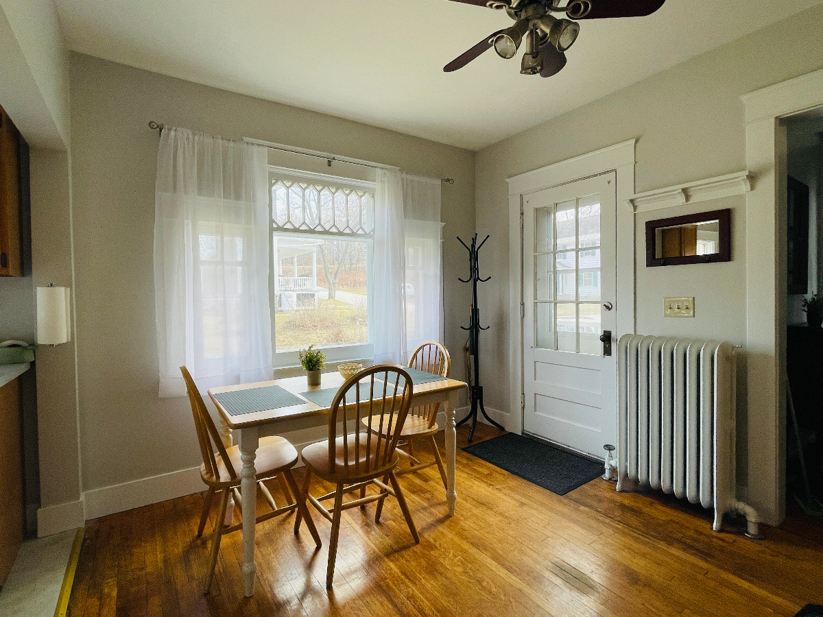 Spacious 1 Bedroom/1 Bath Apartment - Photo 2