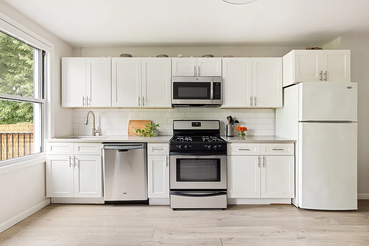 1 Bedroom plus Home Office in Picturesque South Park Slope - Photo 2