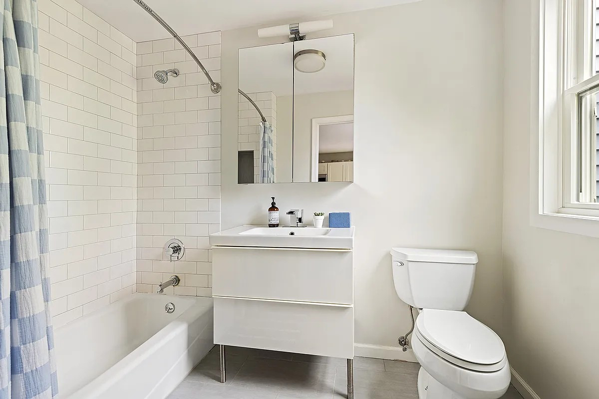1 Bedroom plus Home Office in Picturesque South Park Slope - Photo 4