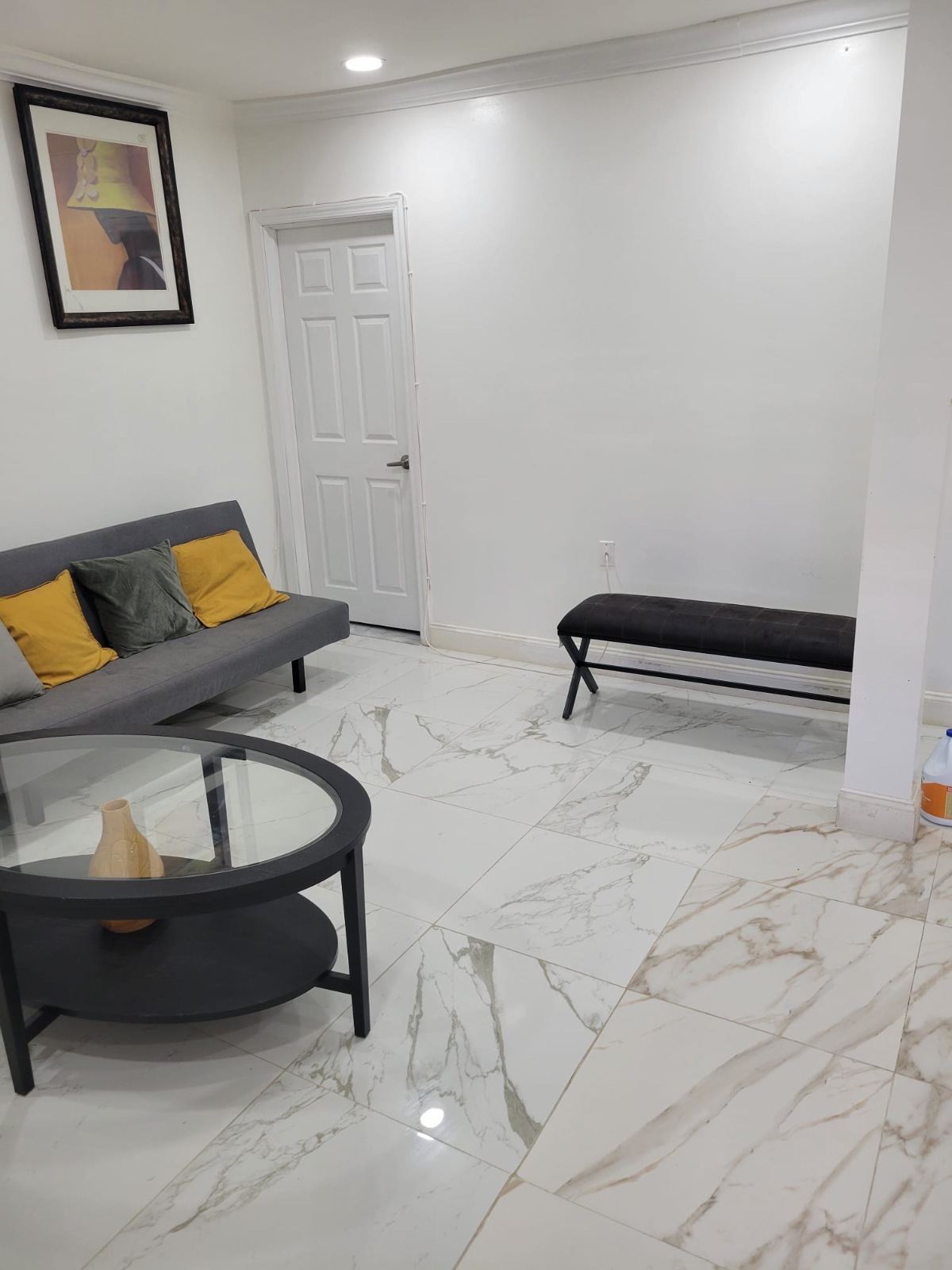 Cozy Three(3) Bedroom Apartment - Photo 3