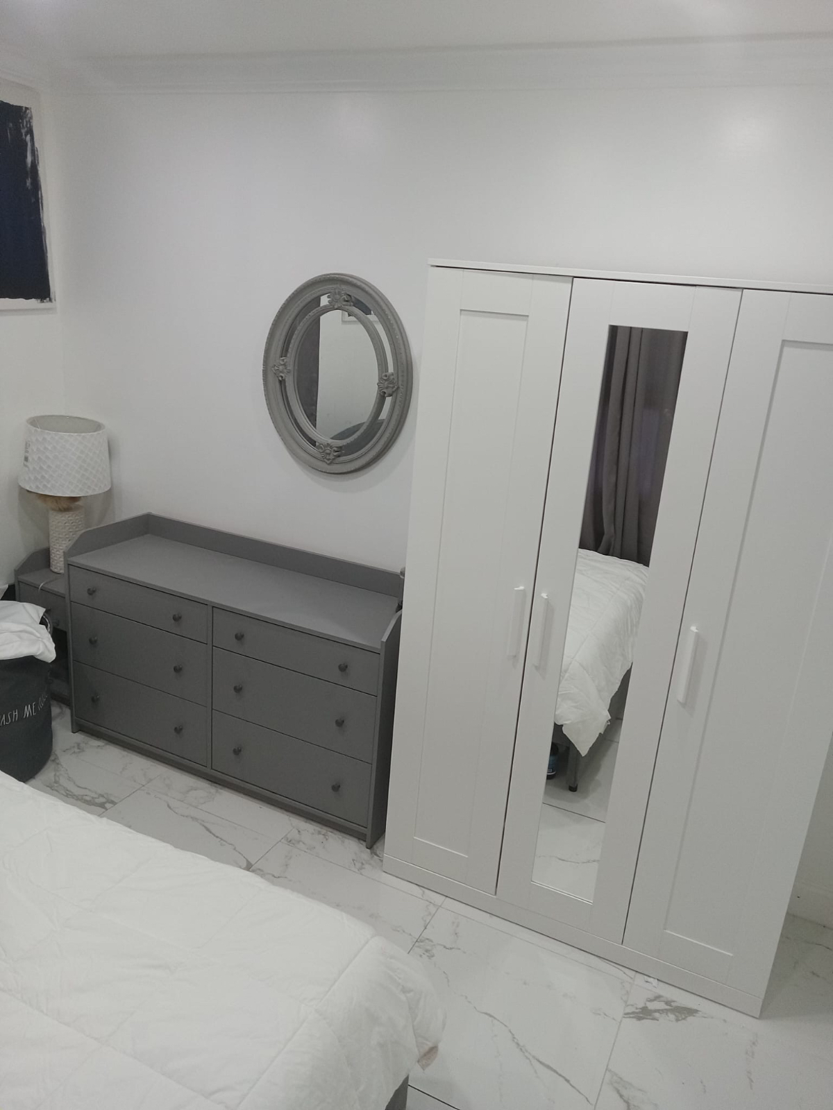 Cozy Three(3) Bedroom Apartment - Photo 4