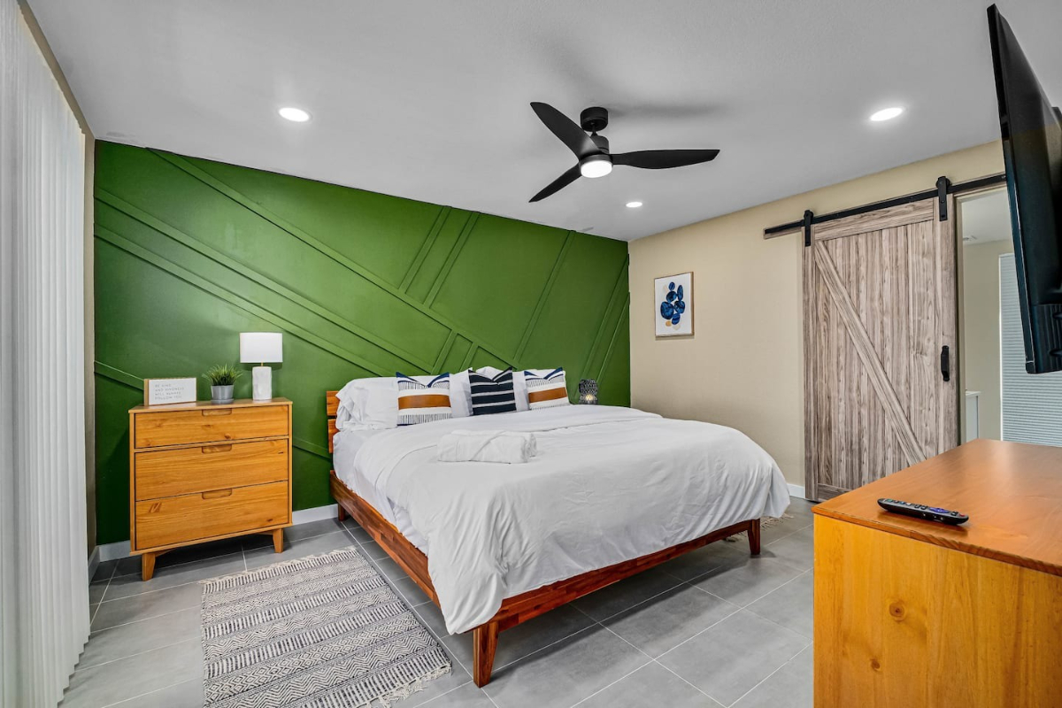 Spacious Master Suite in Stylish Home with Hot Tub