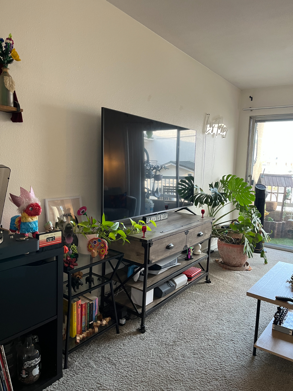 COZY CONDO IN THE THRIVING NORTH PARK NEIGHBORHOOD FEATURING 1 BED/1BATH, POOL, SAUNA, BBQ, DESIGNATED PARKING AND A SECURE BUILDING - Photo 4