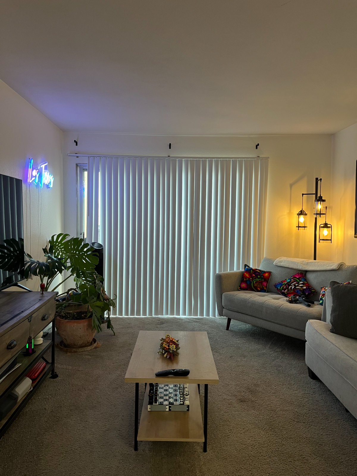 COZY CONDO IN THE THRIVING NORTH PARK NEIGHBORHOOD FEATURING 1 BED/1BATH, POOL, SAUNA, BBQ, DESIGNATED PARKING AND A SECURE BUILDING - Photo 2