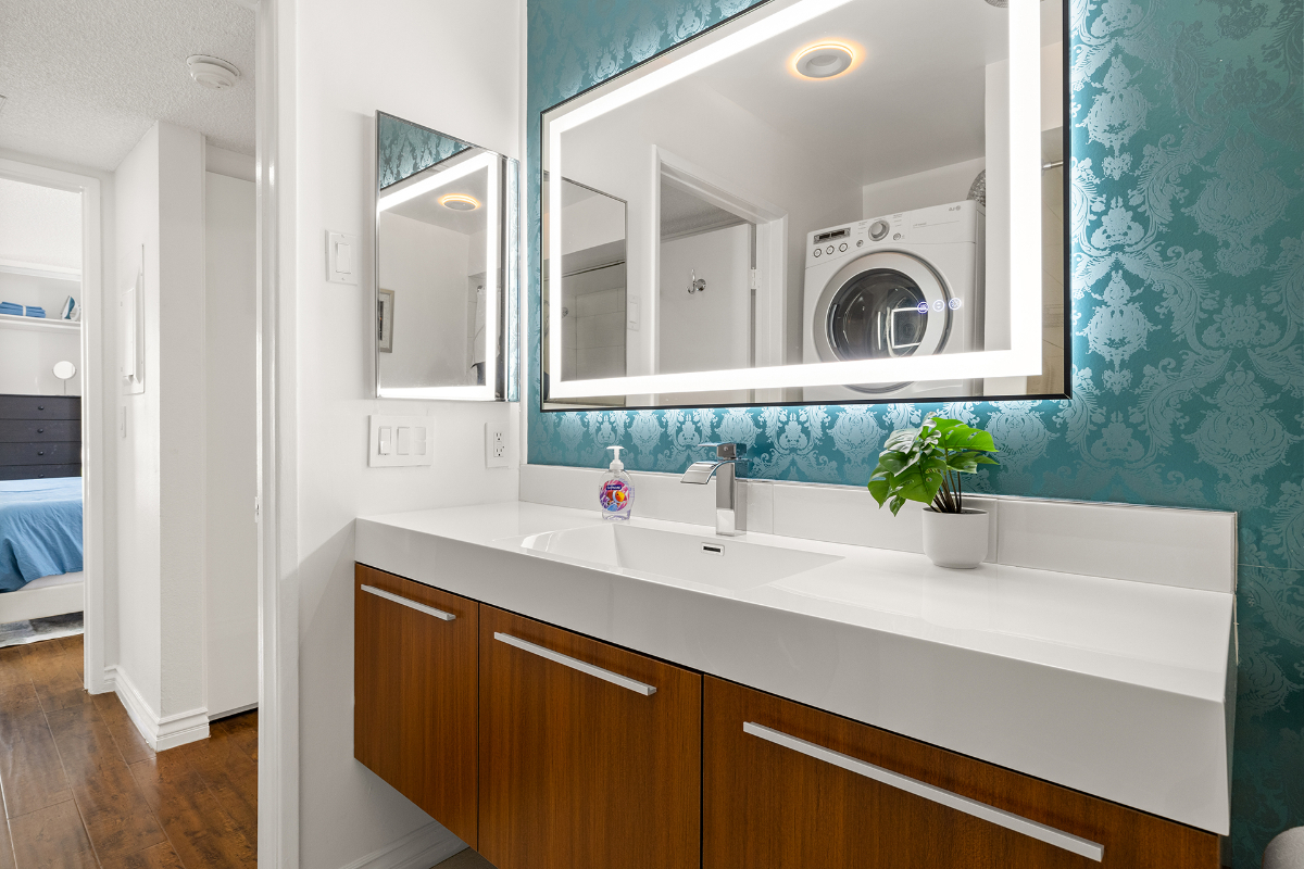 Serene and Sparkling Modern 1bd/1bth Condo in an exclusive neighborhood - Photo 4