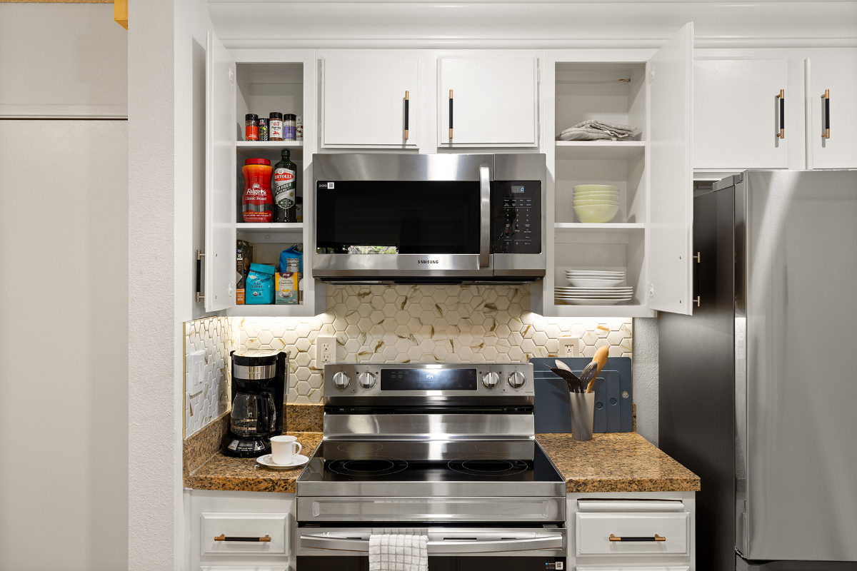 Serene and Sparkling Modern 1bd/1bth Condo in an exclusive neighborhood - Photo 6