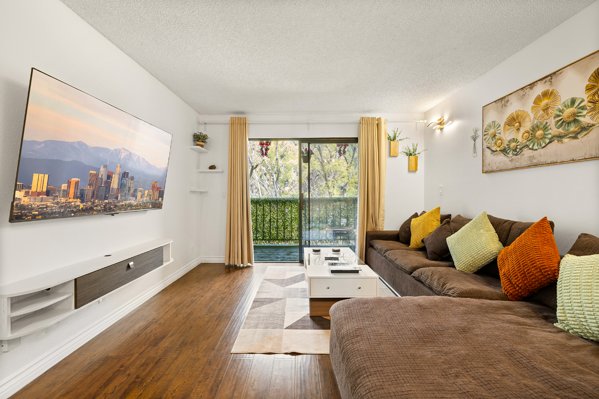 Serene and Sparkling Modern 1bd/1bth Condo in an exclusive neighborhood - Photo 3
