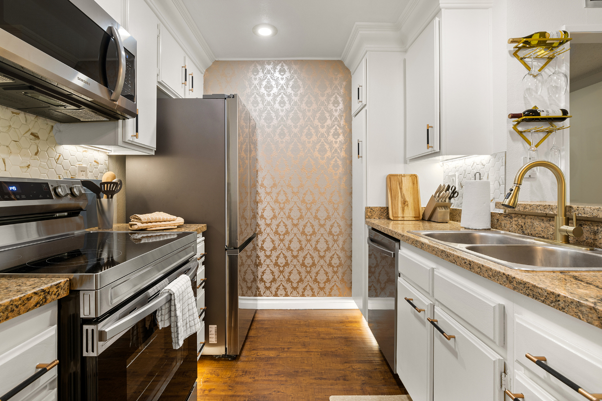 Serene and Sparkling Modern 1bd/1bth Condo in an exclusive neighborhood - Photo 5