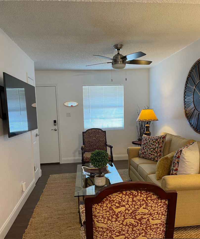 Suite Two - Photo 2