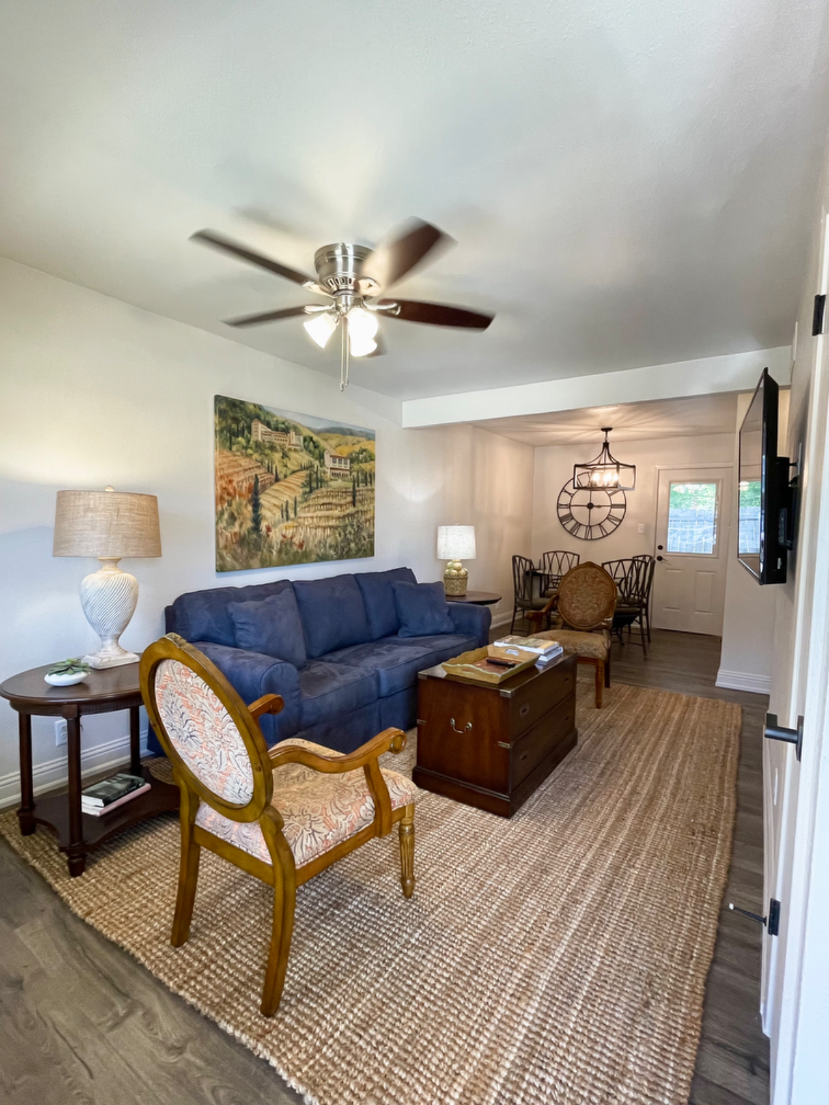 Suite Two - Photo 2