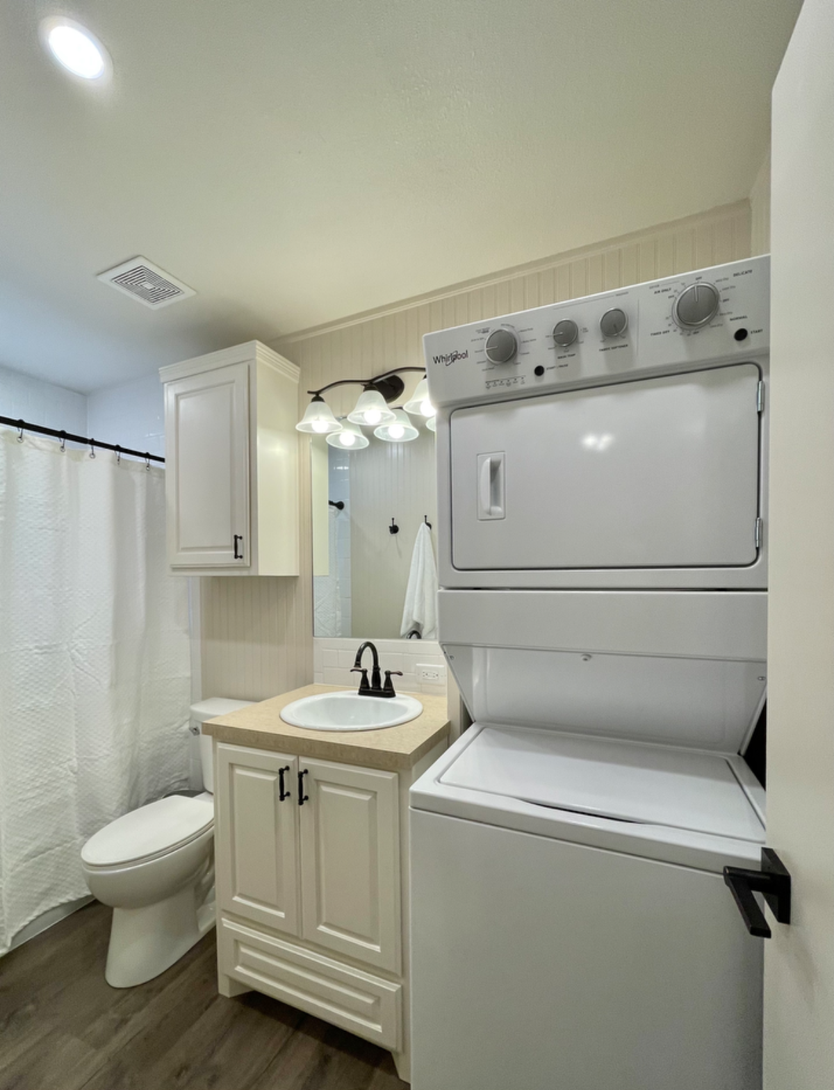 Suite Two - Photo 11