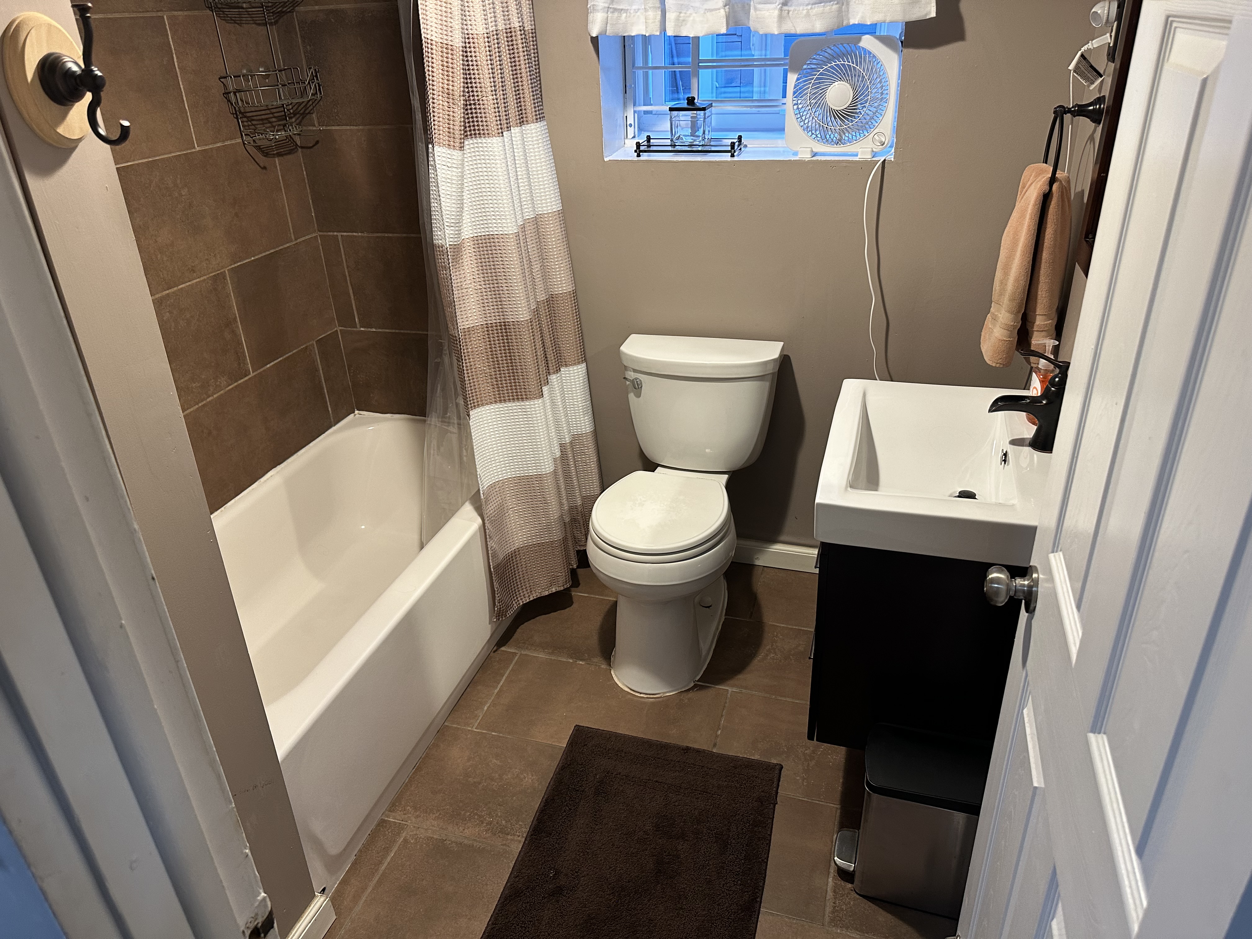 Furnished Studio - Photo 3
