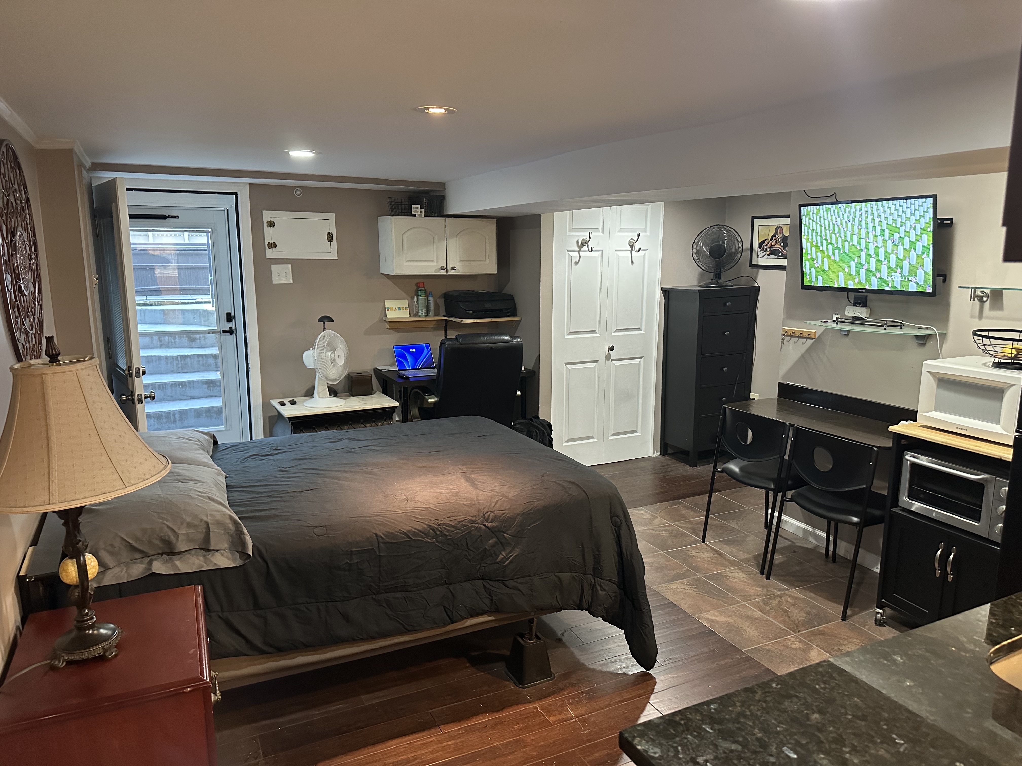 Furnished Studio - Photo 2
